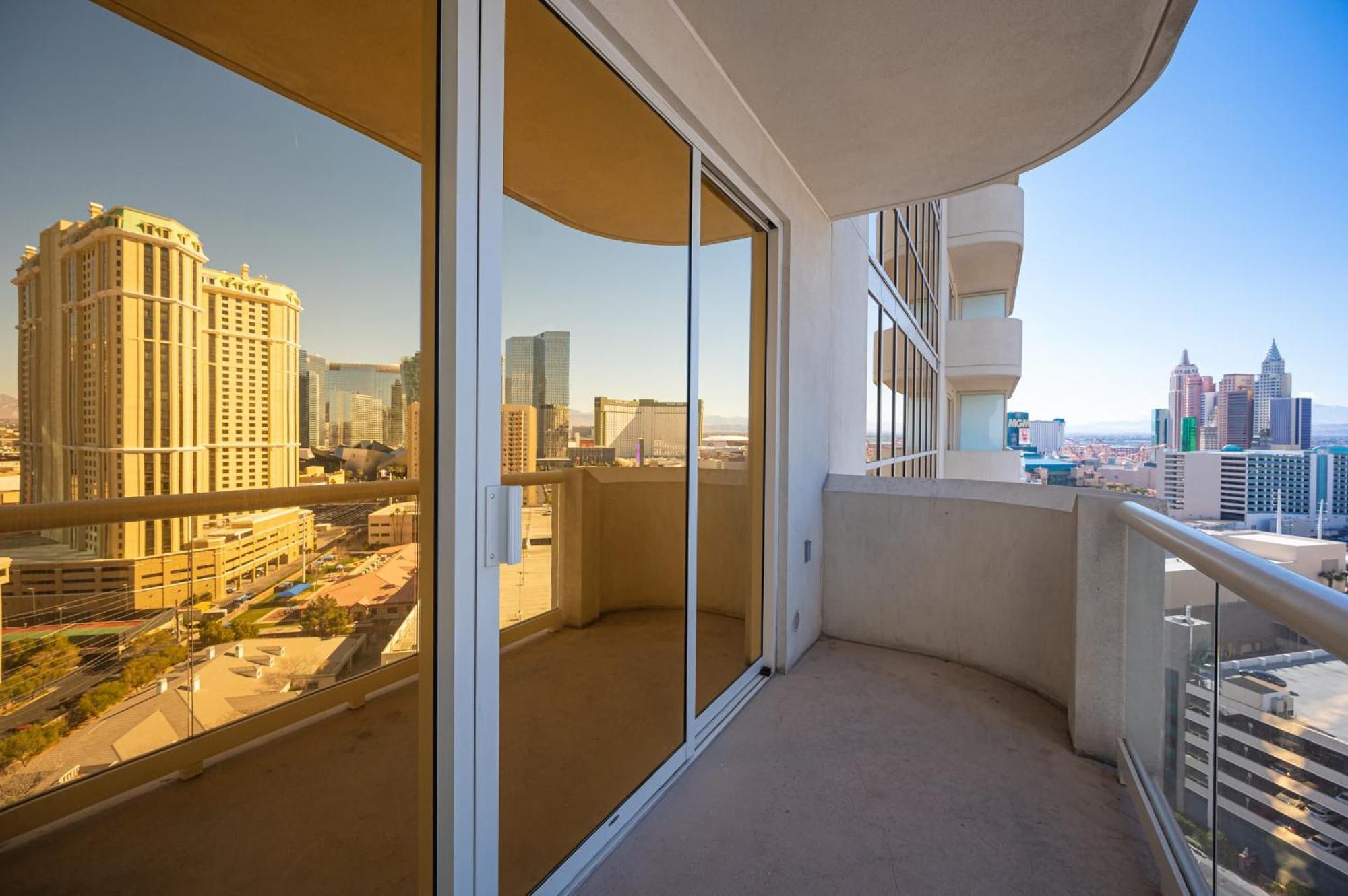 No Fee Strip View Balcony+ Valet Parking Ferienhaus Las Vegas